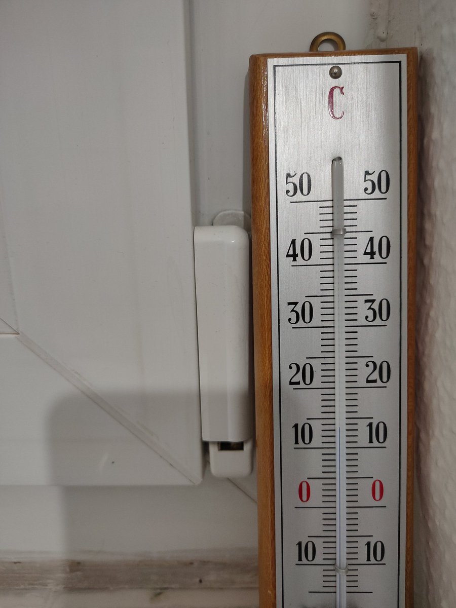 jgldev's tweet photo. Entiendo que haya gente que no esté cómoda estando a 13 grados en casa. https://t.co/QadfjmWy5O