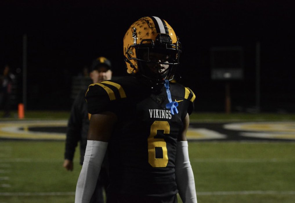 Dello❤️🔥 (@ardell_chambers) on Twitter photo Excited to announce that the next four years of my academic and athletic career will be spent at Central State thanks to everybody who helped me through this process!!!! <a href="/CoachWhitley5/">Michael Whitley</a> @CoachNissenSTL <a href="/STLVikingFB/">St. Laurence Football</a> Excited to announce that the next four years of my academic and athletic career will be spent at Central State thanks to everybody who helped me through this process!!!! <a href="/CoachWhitley5/">Michael Whitley</a> @CoachNissenSTL <a href="/STLVikingFB/">St. Laurence Football</a>