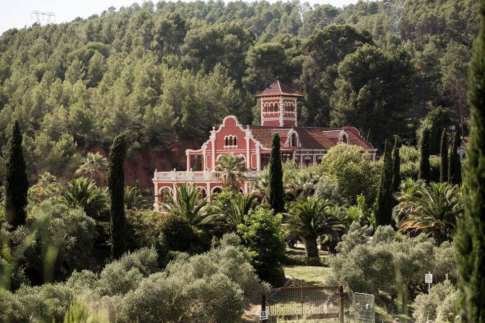 ErasmusHerit's tweet photo. 🔎Want an overview of existing training and education available for private owners, the cultural heritage sector, and small businesses? 

Refer to our website and access the HERIT Executive Summary Guide 👇

https://t.co/DZIvUPycGp https://t.co/heHbCLkA5v