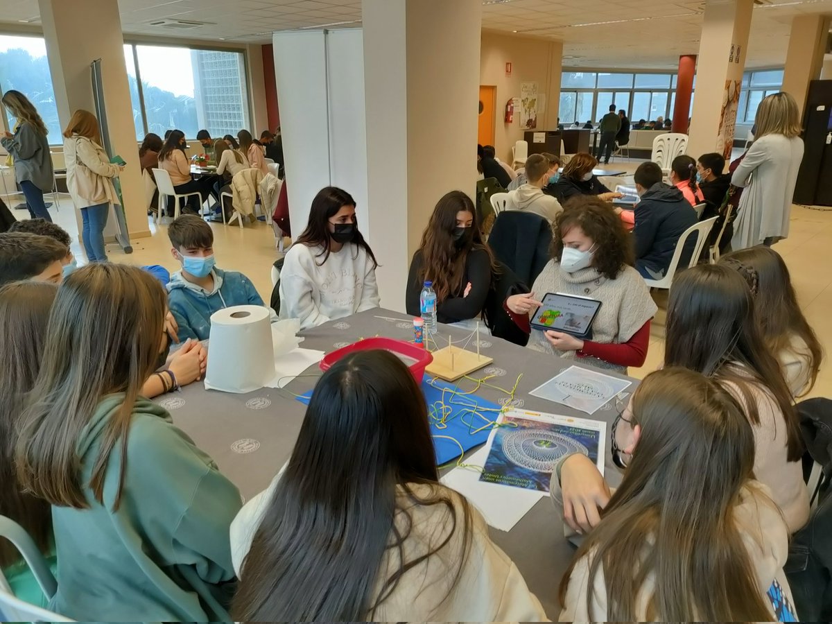 ujaen's tweet photo. Geometría con pompas de jabón, Botánica, Criptografía, Informática, curvas... Y otras formas de acercarse a las matemáticas en @ujaen cinco mesas científicas con personal investigador de la #UJA y alumnado de secundaria para celebrar el #DíadelasMatemáticas #DíadePi https://t.co/DjJL4FCWMJ