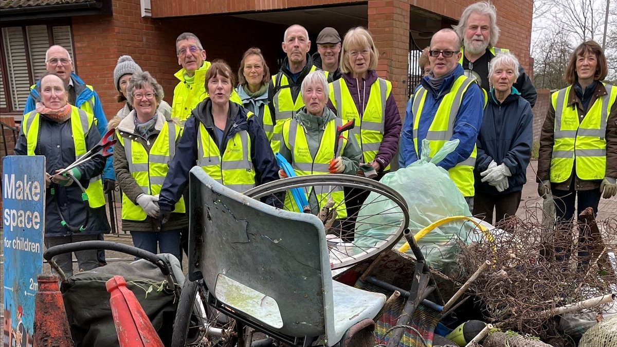 wfcouncil's tweet photo. Volunteers from HP Litter Pickers pulled 32 bags of rubbish from the River Ching this weekend, alongside furniture, road signs and luggage. #WFSpringClean22
Find out how you can get involved in our blue and green spring clean activities ๐ https://t.co/THV3rkMzlO https://t.co/SqIHBQ1ZAF