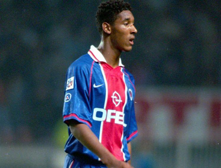 Happy birthday Nicolas Anelka, who has played in some frankly belting kits throughout his career. 