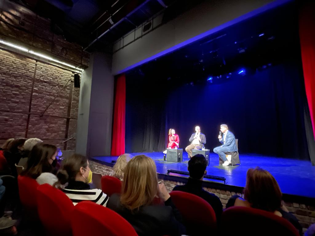 berlinverlag's tweet image. Schöne #Buchpremiere gestern von @MFratzscher und "Geld oder Leben. Wie unser irrationales Verhältnis zum Geld die Gesellschaft spaltet"!!Danke an das #Pfefferberg für die Bühne, an @LiteraturLIVE für die Orga &amp;amp; danke vor allem @SolveigGode und @ZgencKayhan für die Moderation!!