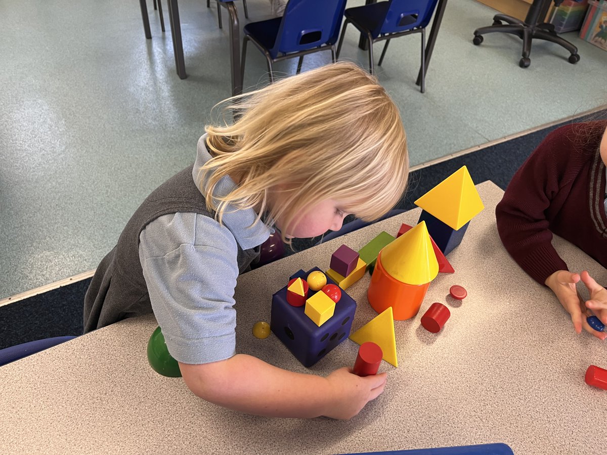 SGSReception's tweet image. #SGSReception have enjoyed exploring the properties of 3D shape this morning! #SGSPrep @WhiteRoseMaths