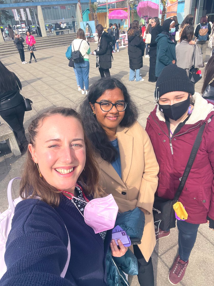 useradventure's tweet photo. What an amazing concert meeting up and celebrating with all of you beautiful ARMYs!!! 💜 보라해! #BTSARMY #BTS #PTD_ON_STAGE_SEOUL_D2 #PTDLIVEVIEWING #PTDSwitzerland  #PermissionToDance https://t.co/d2pGvO2tRh