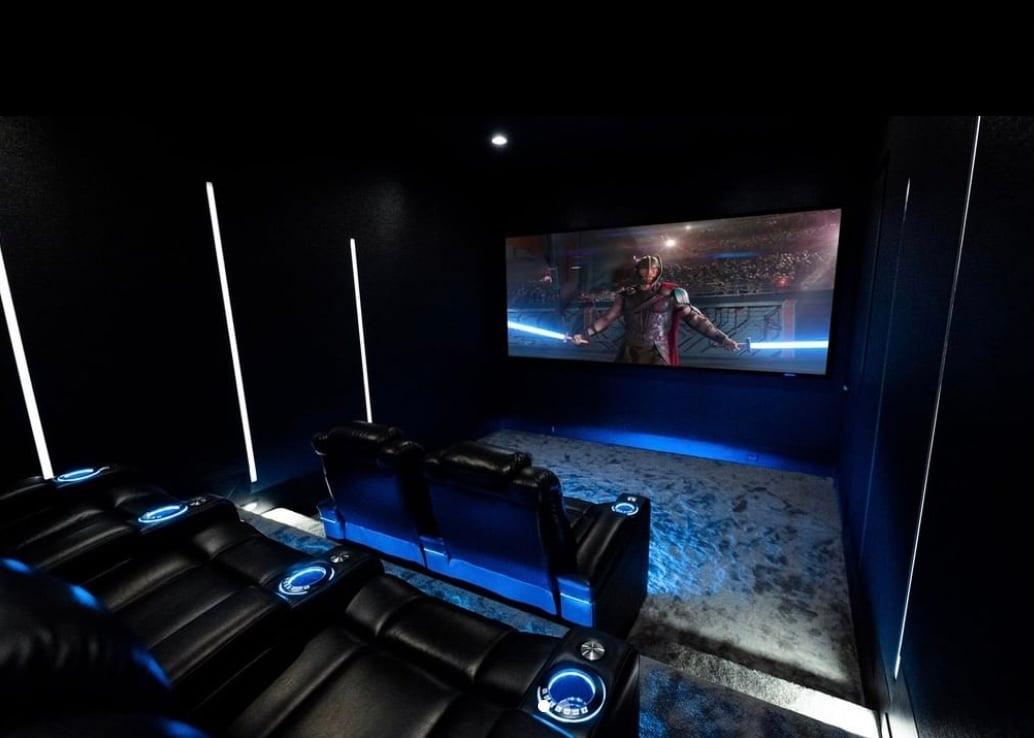 anthemav's tweet photo. This sleek and polished home theater from Audio Advice features an MRX 1140 #systemspotlight #anthemav #anthemaudio #hometheater #audiophile #StewartFilmscreen https://t.co/tPLt527CRP