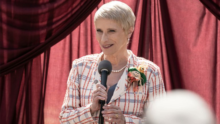 Join us in wishing Laila Robins ( -- Pamela Milton in -- a very happy birthday!  