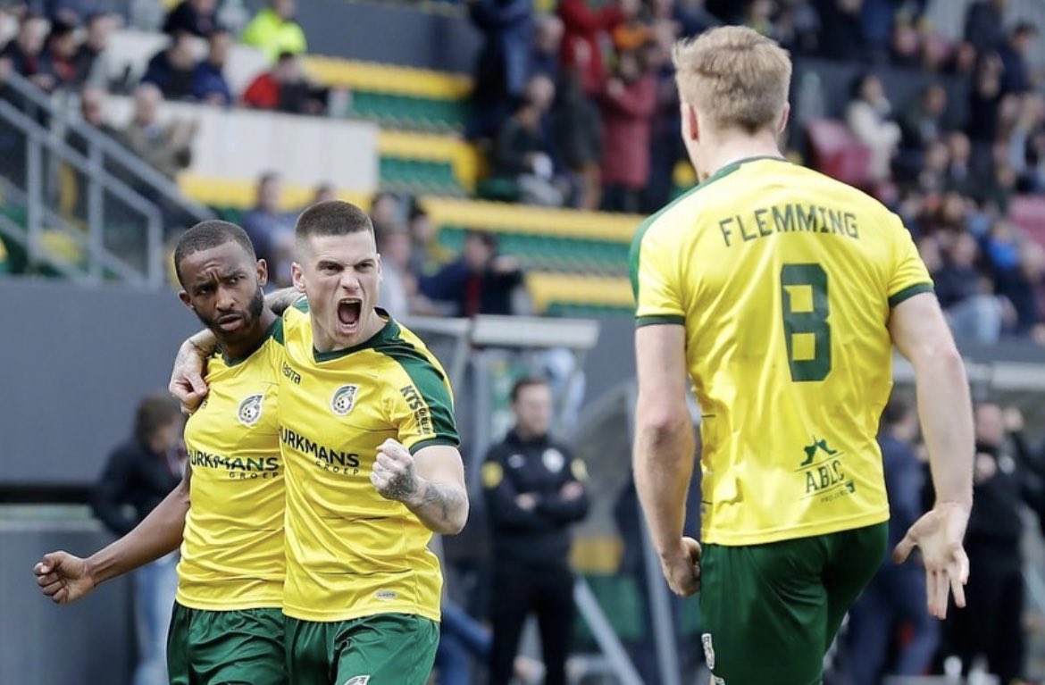 Prachtige, sprekende foto van hét moment tegen Willem II. Flemming prikt, Semedo bereidt voor, <a href="/MickaelTirpan/">Mickael tirpan</a> brult van blijdschap. Nog 9 finales 💪💪 #forwil