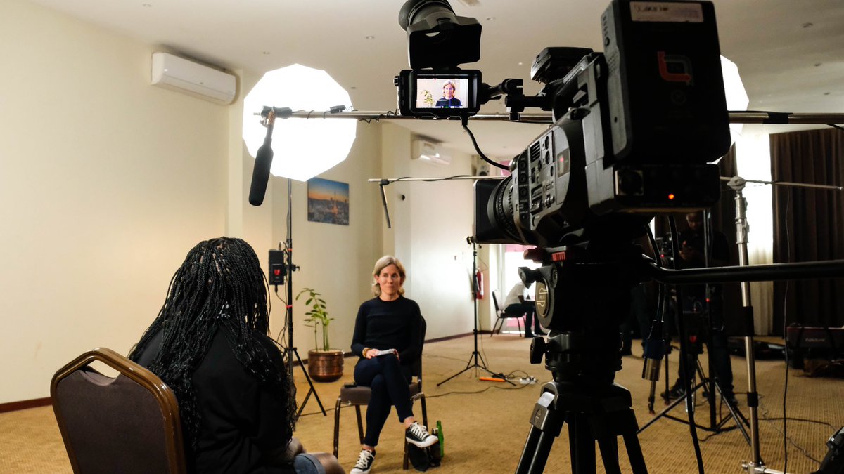 Interview “We want justice on climate,” Nakate says. Behind the scenes #CaraAnna aka #JaneWhite Africa correspondent for the  @AP_Africa @AP 
@ajar_nalwadda 📸