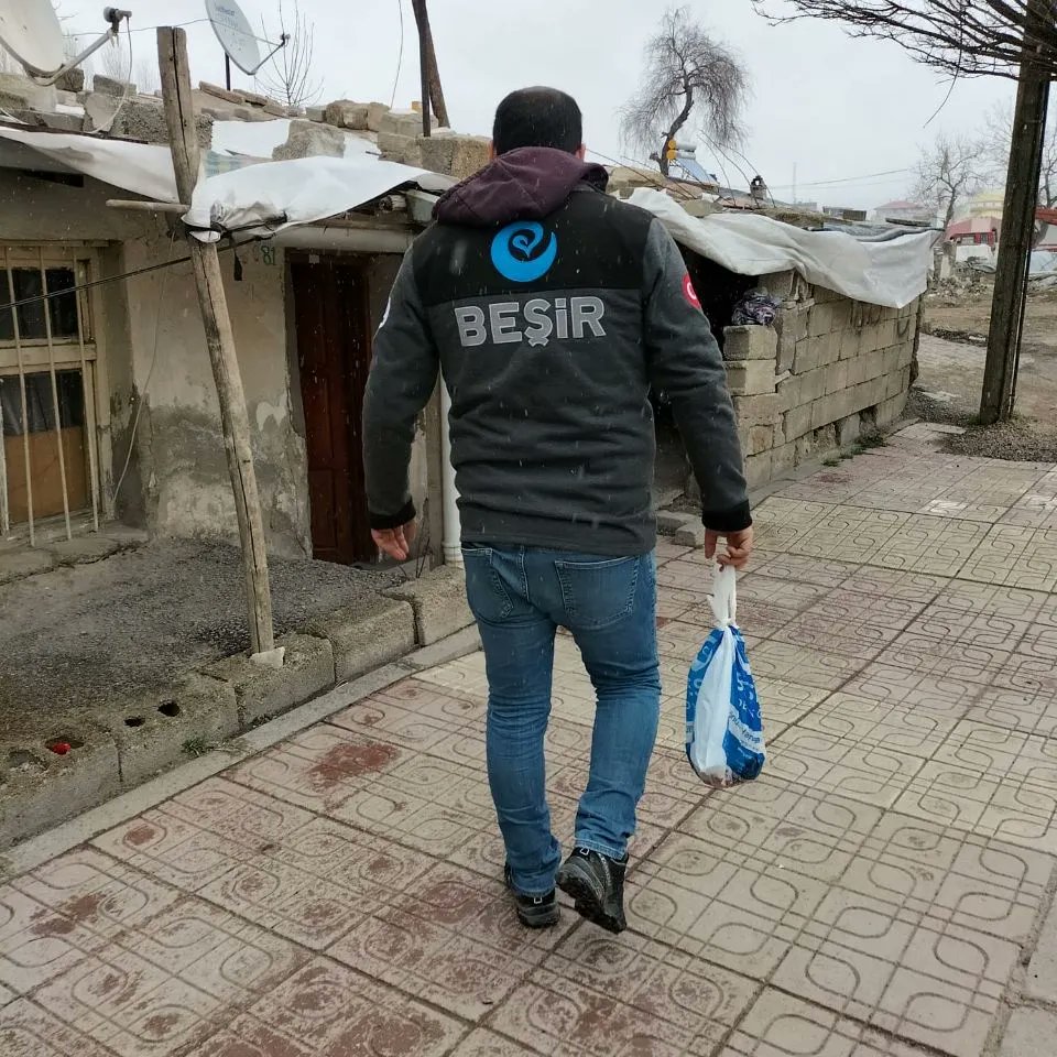 #Bağcılar ve #Van Temsilciliklerimiz ile ihtiyaç sahibi ailelere paylar halinde adak kurban dağıtımında bulunduk.

Adak, akika, şükür ve nafile kurban bağışlarınız için:

🌐 besir.org.tr/online-bagis

Detaylı bilgi için;

🌐 besir.org/kurban