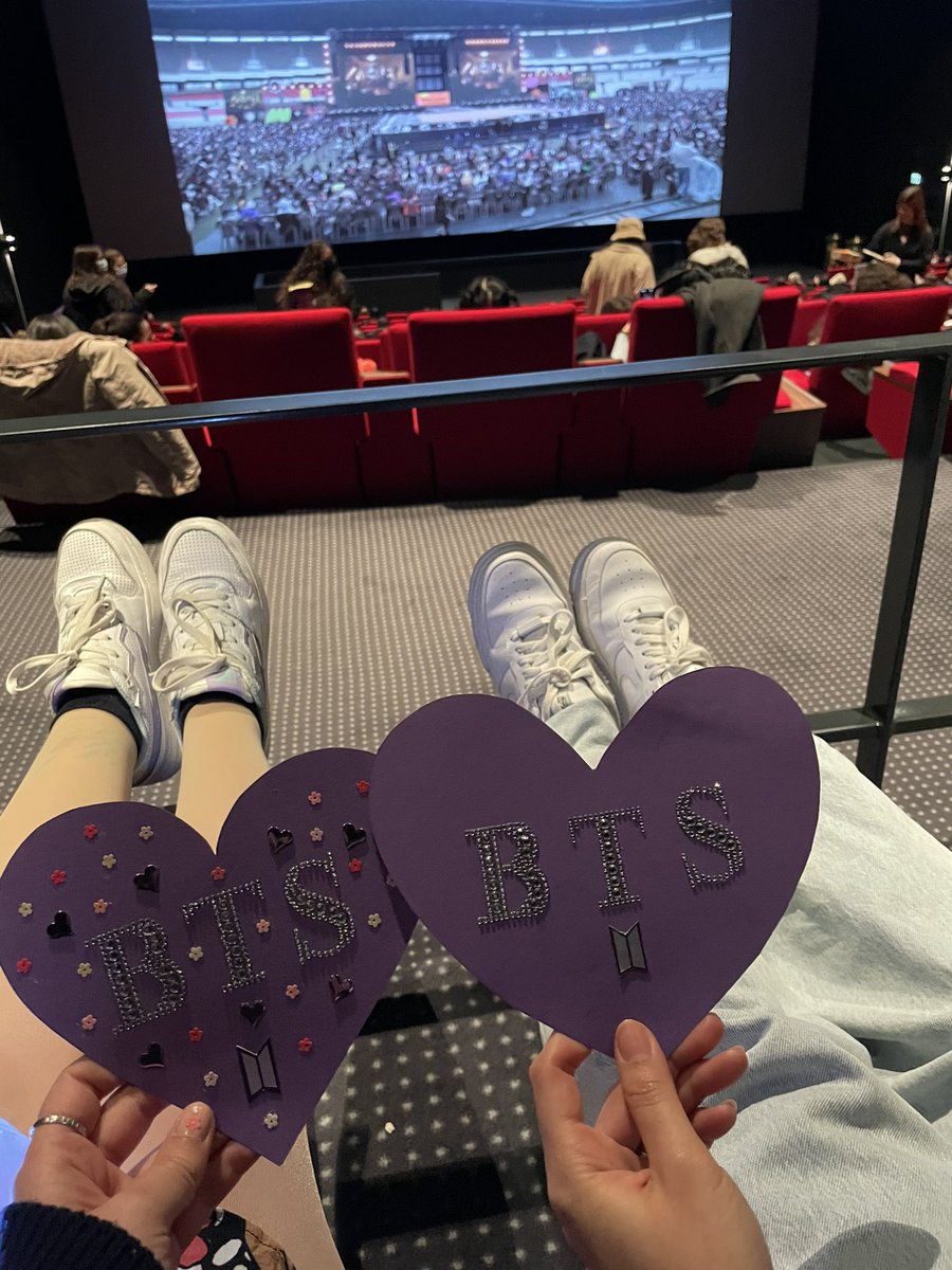 useradventure's tweet photo. Thank you @BTS_twt that we could experience your concert all across the globe together with our ARMY family💜💜💜 #BTSARMY #BTSCONCERT #BTSPermissionToDanceOnStage https://t.co/qS7KDHxIit