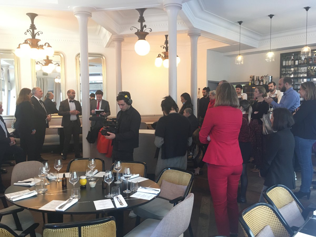 LLab50's tweet photo. 🔴 EN DIRECT| Mémoires du futur 2022
Début de la cérémonie des #Mémoiresdufutur du #Lab50. Après une introduction de @vincentreynier, les #lauréats présentent leurs mémoires.
@CRCCParis @GBosiger @CyrilDegrilart @SsaAfyneo @syablonsky https://t.co/tHZnPn1CzC