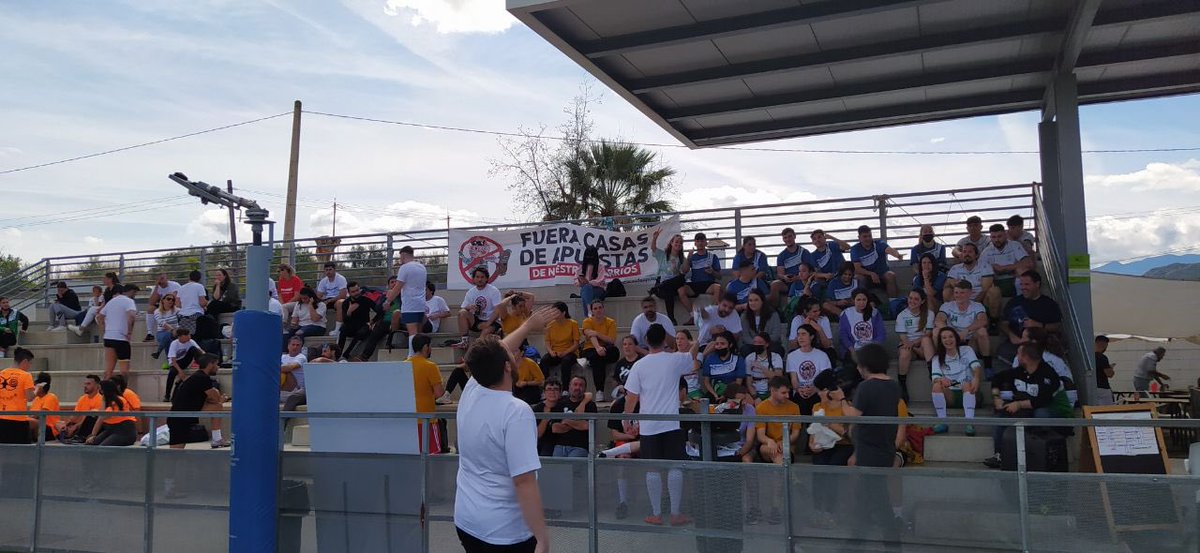 StopApuestasMLG's tweet photo. ⚽️ LIBRES E INDEPENDIENTES 
Solo el pueblo salva al pueblo. Casi una decena de asociaciones nos reunimos ayer para darle una patada a las apuestas. Haciendo barrio y fomentando una alternativa de ocio digno y gratuito. https://t.co/0HwvVrixoh