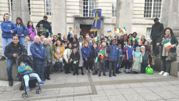 StPatricksLeeds's tweet photo. A big thank you to everyone who came to join us yesterday morning in Leeds for the St.Patrick's day parade. A great morning was had by all! We proudly walked the streets flying the flag for St.Patrick's CPS.
Well done to Leeds Irish Health and Homes #bestfloat https://t.co/0tN6qHXXGI