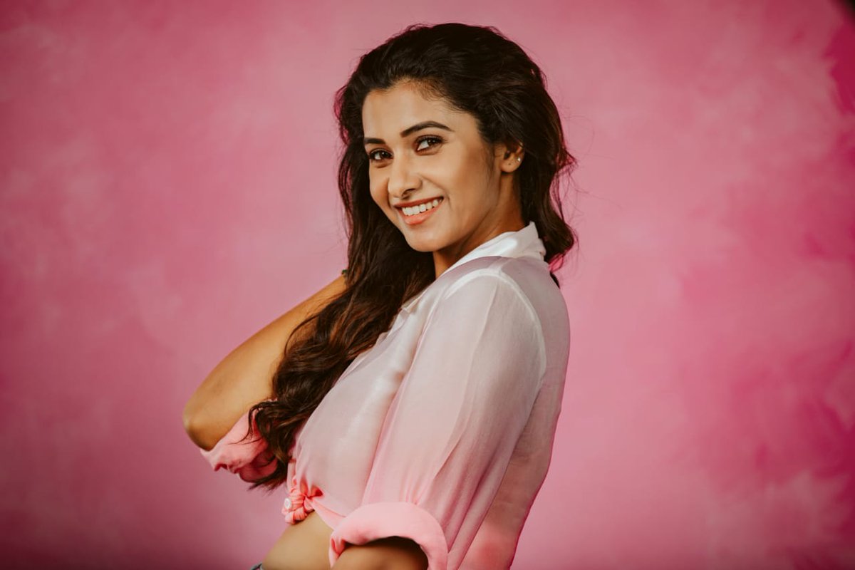 asaleem2007's tweet photo. Classy and sassy! #PriyaBhavaniShankar https://t.co/uItgIsrPyM
