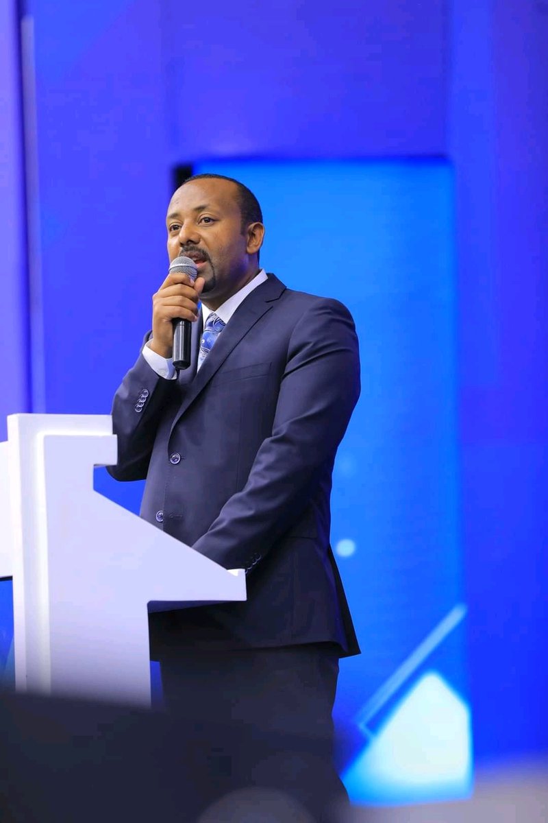 MYassin98's tweet photo. ከ500 ሺህ በላይ ህዝብ የተፈናቀለበት፣ ብዙ ሰው ህይወት የተቀጠፈበት፣ ህፃናትና ሴቶች የተጨፈጨፉበት፣  ብዙ ከተሞችና መንደሮች የወደመበትና አሁንም ያልቆመው ጦርነትን "እንደሚወራው አይደለም"! ይላል
@AbiyAhmedAli 
ጌታቸው ረዳ ምን ሰርቶ ይብላ?! https://t.co/8n4jMY67Ls