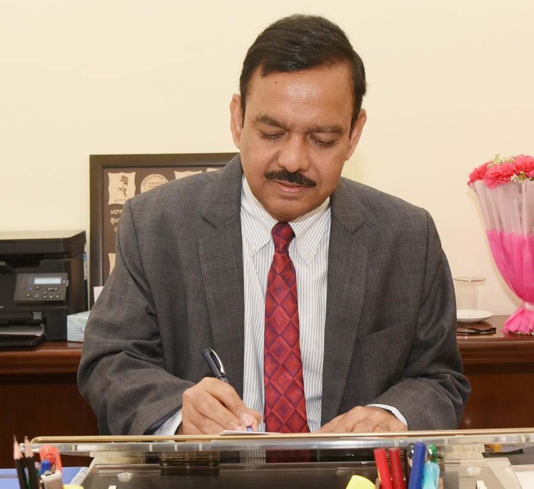 yespunjab's tweet photo. IAS A Venu Prasad assumes charge as Addl Chief Secretary to Punjab CM designate Bhagwant Mann
https://t.co/RPeC97hRSZ
#IAS #AVenuPrasad #BhagwantMann #HussanLal #AddlChiefSecretary #Punjab #YesPunjab https://t.co/SZsOEWbS7b