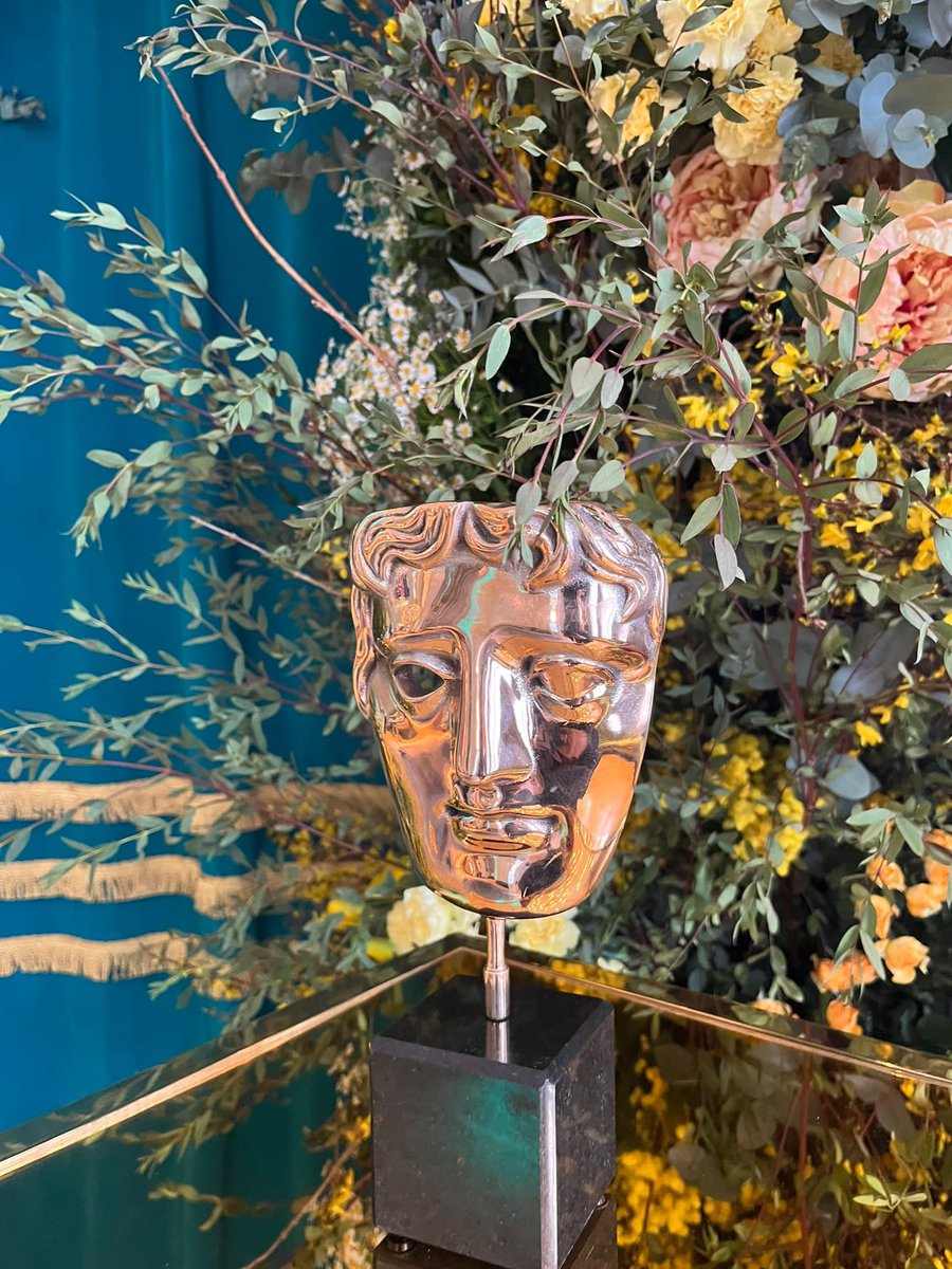 MO_LONDON's tweet photo. FANtastic night with #EEBAFTAs!
Wishing you all a glittering week ahead! 

#ImAFan #FANtasticLondon 

@BAFTA https://t.co/4dBvCXe9hW
