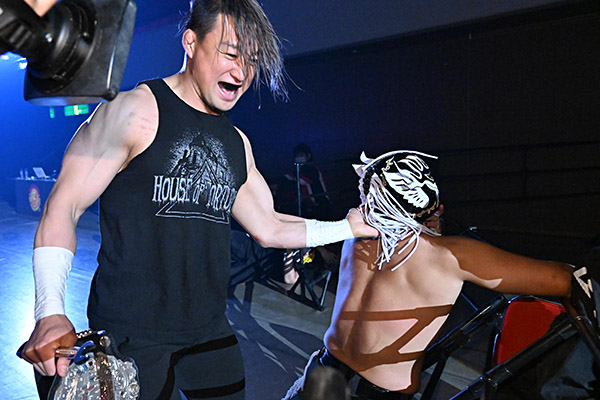 SHO「不思議だよな、顔隠してんのによ、苦しい顔も、お前の楽しそうな