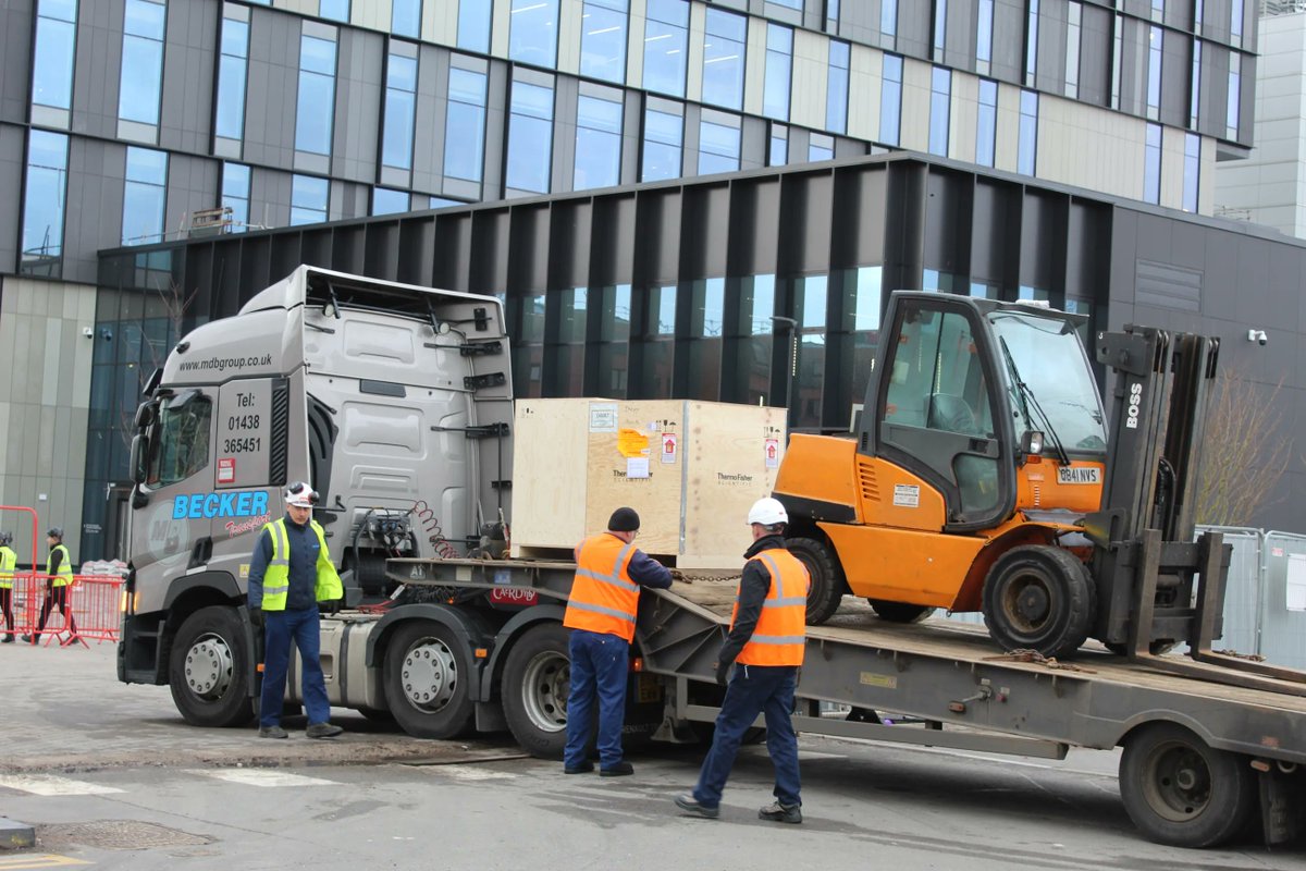 Cardiff University (@cardiffuni) on Twitter photo A state-of-the-art electron microscope with the power to image the atom has arrived at Cardiff University’s Translational Research Hub (TRH).
buff.ly/3KHRosw A state-of-the-art electron microscope with the power to image the atom has arrived at Cardiff University’s Translational Research Hub (TRH).
buff.ly/3KHRosw