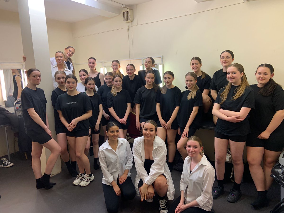 KingAlfredsPE's tweet photo. Congratulations and a huge well done to all our Dancers who took part in the Oxfordshire Dance Festival at the New Theatre.  Thank you to Miss Honess for all your hard work, and to Miss Jones for taking the girls too. @NewTheatreOx @KADancePE @PE_MissJones #respect #pride #dance https://t.co/8Fo2aOkwb6