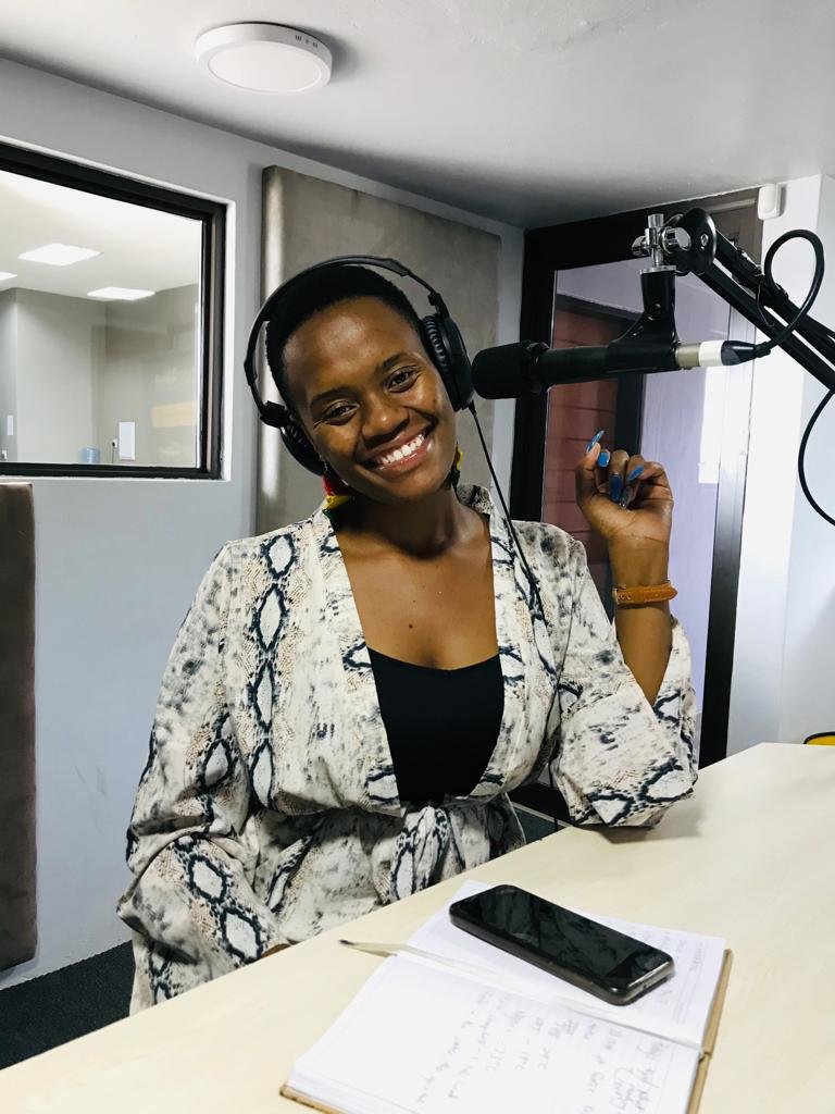 HopeAlive_Radio's tweet photo. Ekse, fede, kanjan! @Slu_Molamodi is holding it down on The Midday Glory. Tune in so you don't miss out on any of the amazing conversations or content.
The question of the day is: WHAT BOOK ARE YOU CURRENTLY READING? Our WhatsApp line is: 067 153 1089
#HopeAliveRadio
#MiddayGlory https://t.co/eec2BMWctZ
