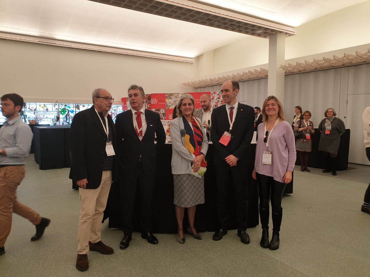 #Tasteofspainswitzerland amb el President de la <a href="/DOPLAILLEVANT/">DOP Pla i Llevant Mallorca</a> Antoni Bennàssar, el Cònsul Juan Carlos Gafo, l'ambaixadora María Celsa, el representant d'ICEX a Suïssa Juan Luis Díez i la nostra presidenta Magdalena Mesquida.