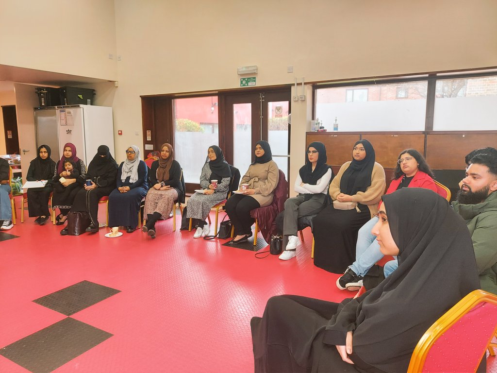 Sistersforum1's tweet photo. #womeninleadership training delivered by the brillant Community Organiser @ARooms93 @CitizensUK funded by @NearNeighboursE 
@Women100uk @NewhamMuslims @NewhamLondon @QMUniversity https://t.co/SjMeHy376t