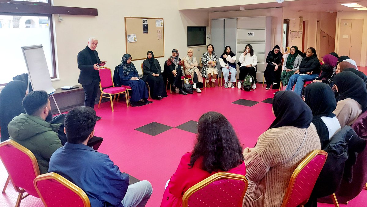 Sistersforum1's tweet photo. #womeninleadership training delivered by the brillant Community Organiser @ARooms93 @CitizensUK funded by @NearNeighboursE 
@Women100uk @NewhamMuslims @NewhamLondon @QMUniversity https://t.co/SjMeHy376t