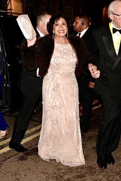 DSB_Fan's tweet photo. Dame Shirley arrives at the BAFTA Dinner at the Grosvenor House Hotel! Accompanied by her musical director Michael Alexander.
@shirleybassey
#DameShirleyBassey
#ShirleyBassey
@bafta
#BAFTA
@Grosvenor_House
#GrosvenorHouseHotel
#MichaelAlexander
#MusicalDirector https://t.co/jlWDaJWZrl