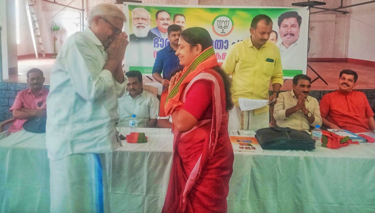ayarkkunnam's tweet photo. ഭാരതീയ ജനതാ പാർട്ടി കോട്ടയം ജില്ലയിലെ ഏക വനിതാ മണ്ഡലം പ്രസിഡന്റ് മഞ്ജു പ്രദീപിന് (അയർക്കുന്നം മണ്ഡലം ) അനുമോദനങ്ങൾ ...

https://t.co/qZvbrgXnkZ https://t.co/loVgqbmXCB