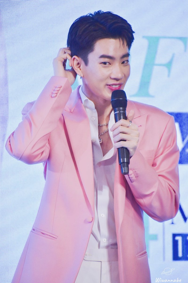 wiwannabe's tweet photo. เค้าหล่อนะคะ...แต่วันนี้มาคนเดียวเรยเขิลหน่อย @off_tumcial 💚👶

#DestinyClinicWithOff
#ออฟจุมพล #OffJumpol https://t.co/fCsicSdAsa
