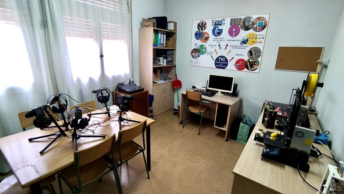 Javier y José Carlos del @ColegioFilipensesBlancadeCastillaPalencia por la reunión con los Docentes Colaboradores de la #CompDigEdu_CyL