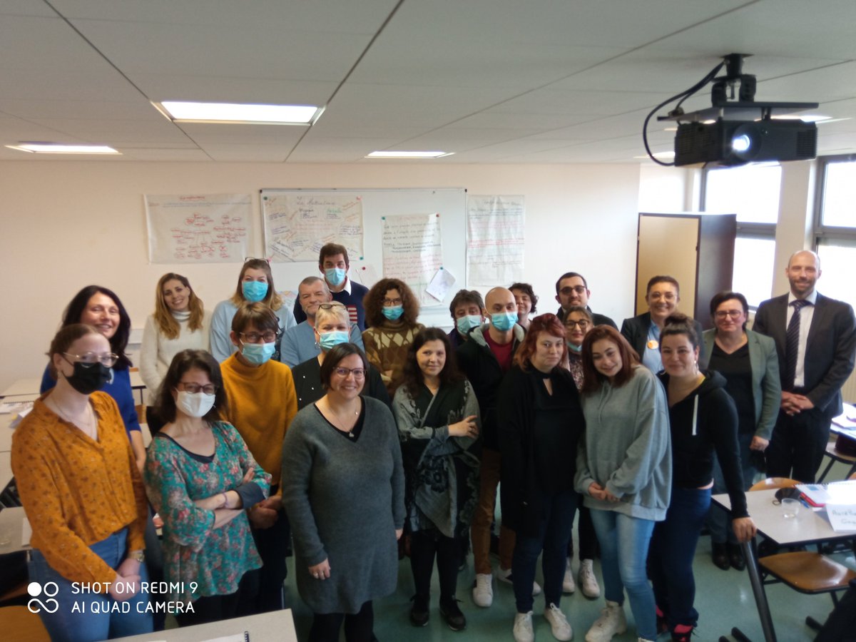 #AvecPoleEmploi CHINON et ses partenaires qui se sont #TousMobilisés 
➡️Ce sont 15 futurs agents de soin qui sont entrés en formation DEFI financée par <a href="/RCValdeLoire/">Région Centre-Val de Loire</a> ce matin qui seront recrutés près de chez eux par 6 EHPAD👏 aux équipes @poleemploi_RCVL <a href="/Greta_VDL/">Greta Val de Loire</a> @viaformation