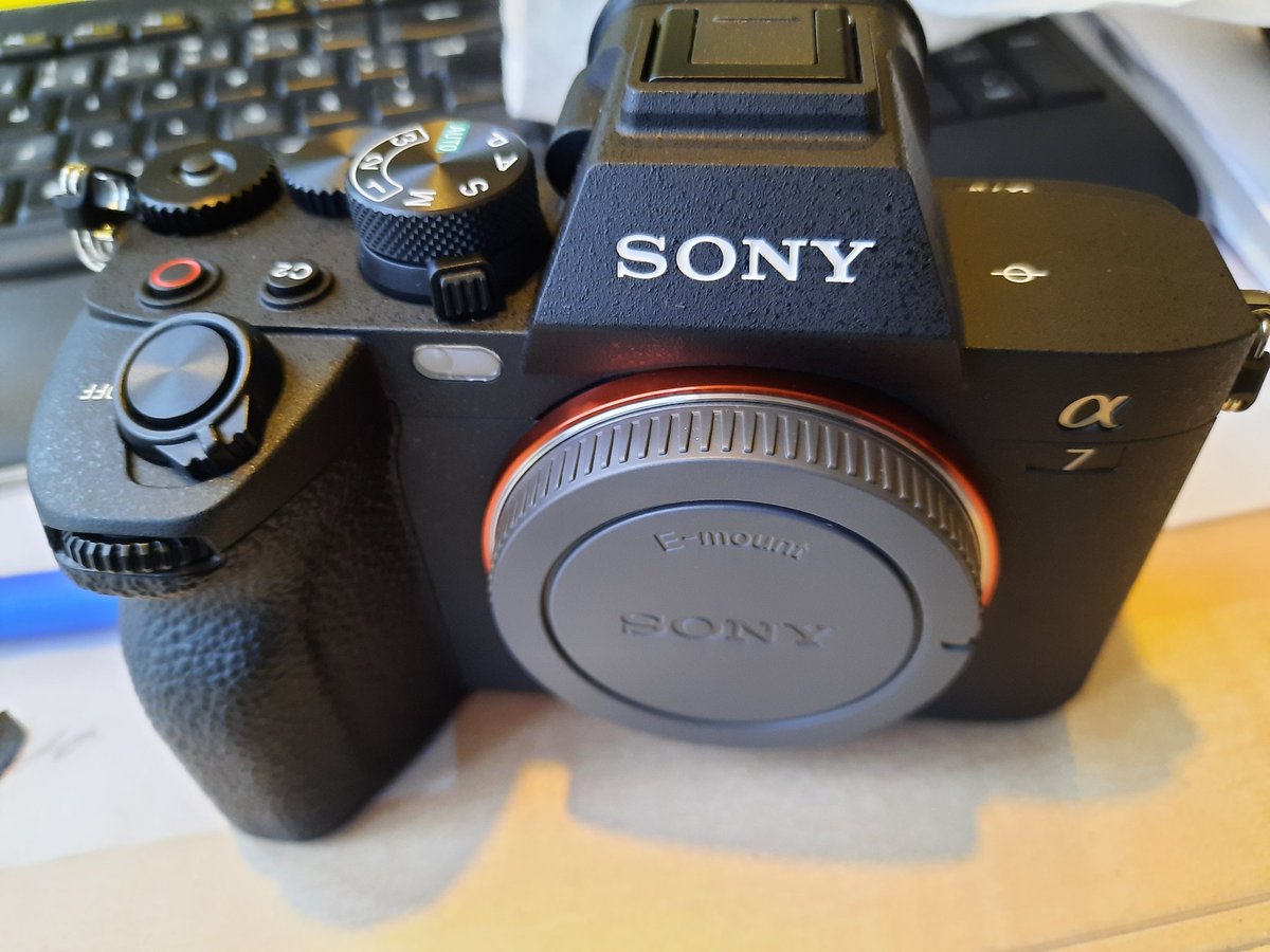 yannickisayas's tweet photo. A new arrival. What are we thinking Fam?
#sony #Sonyα7 #A7IV https://t.co/loQ1lPBvYw