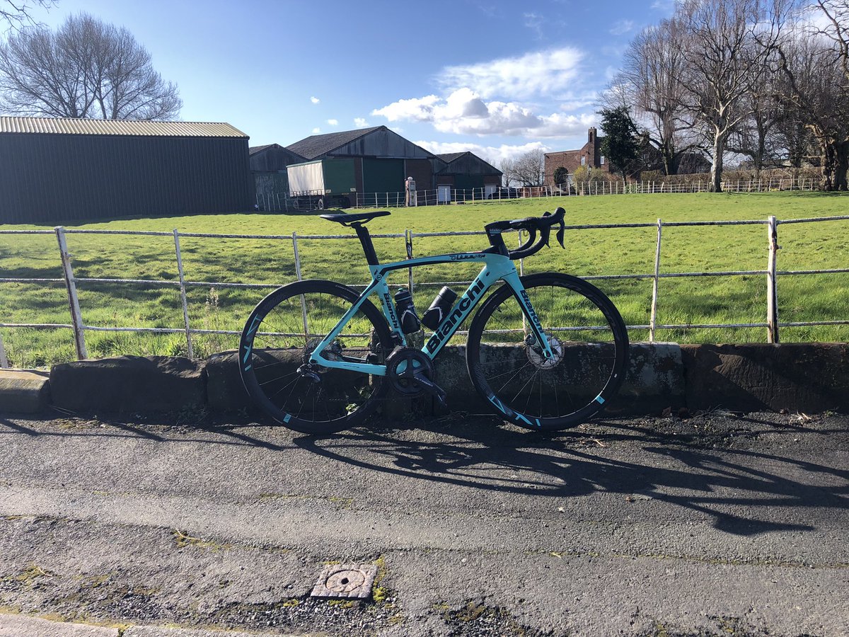 KevCawley's tweet photo. Super bike Mondays #2022letsgo
@RonSpencerCycle
@BianchiOfficial
@BianchiUK
@BianchiManUK
@BianchiOwnersUK https://t.co/9zUFrIqi7G
