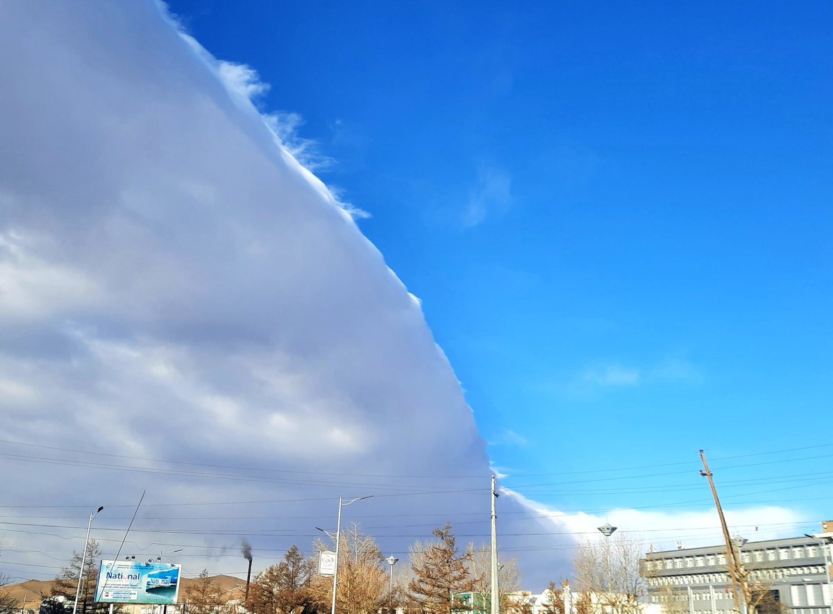 Арвайхээрт ийм үүл гарлаа