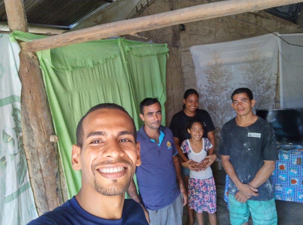 HugoRibeiro7hr's tweet photo. Alegria em poder atender as nossas igrejas e irmãos na região transamazônica, ontem realizamos algumas visitas, a cerimônia da comunhão e claro finalizamos com o partir do pão. #PracimaMoPa @WiglifeSaraiva https://t.co/v6oZ4sXTAm