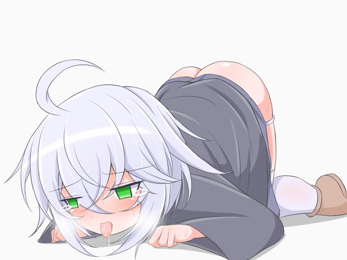 絵477号「次回作主人公さん」
ちょっと四つん這いになっているだけの健全な絵です! 