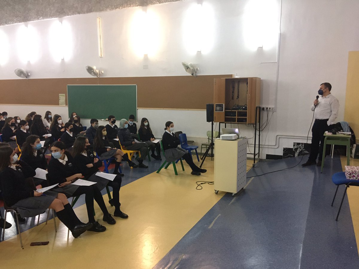 csamiguel's tweet image. Charla a los alumnos de la etapa de la ESO, a cargo de Miguel Ángel Ibáñez sobre digitalización. Gracias Miguel Ángel por la iniciativa.