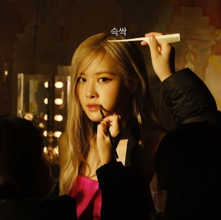roseperuof's tweet photo. 1 year ago👸🏼❤
#OneYearWithR
#ROSÉ #로제 @BLACKPINK https://t.co/kPi7JJWUlB