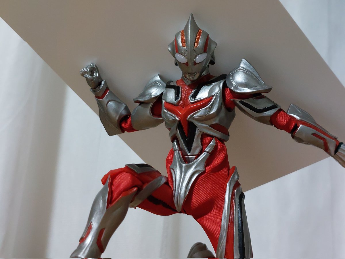ウルトラマンネクスト　改造フィギュア ウルトラアクト改造「ウルトラマン・ザ・ネクスト（ジュネッス