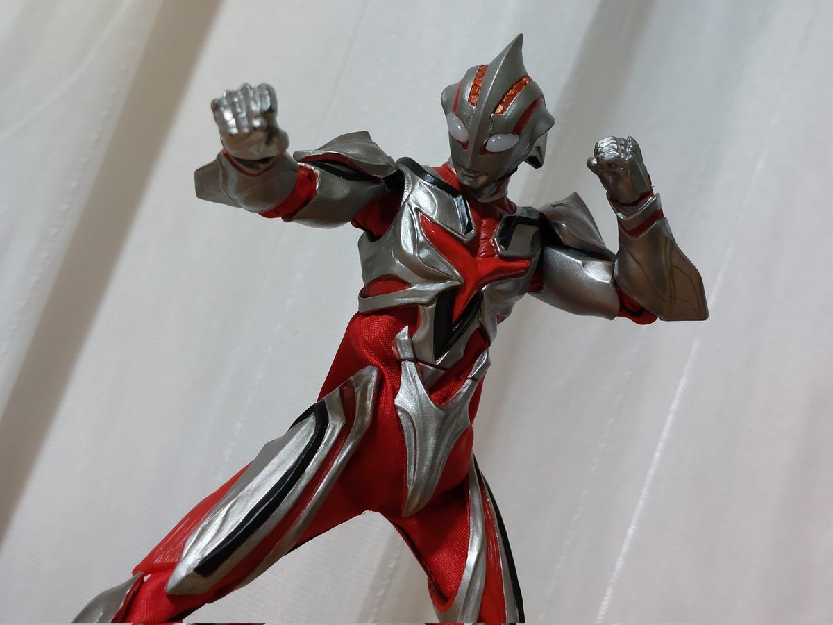 ウルトラマンネクスト　改造フィギュア ウルトラアクト改造「ウルトラマン・ザ・ネクスト（ジュネッス