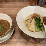 東京で1時間待って出てきたラーメンよりも？福岡で待ち時間0のラーメンの方が美味しそう!