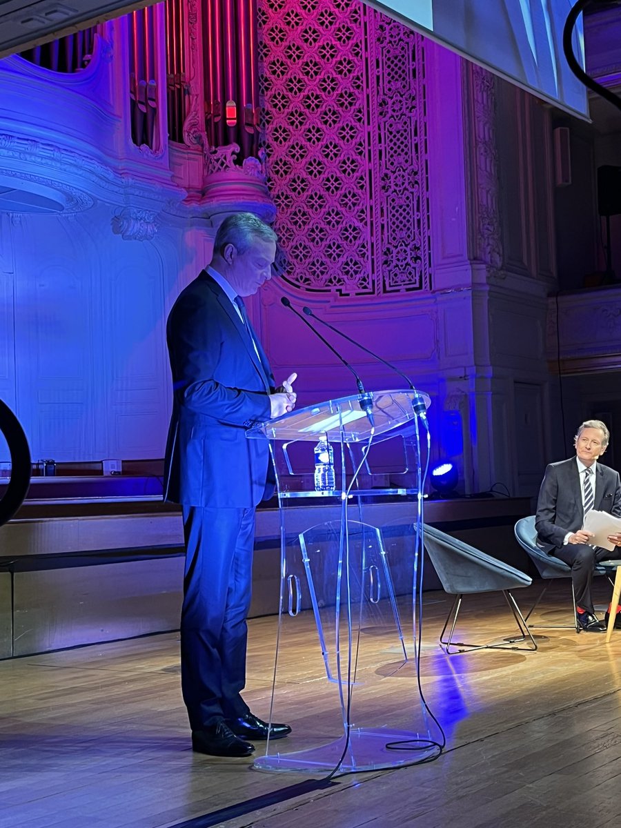 LdeServ's tweet photo. #Presidentielle2022 #Automobile2022 @la_FIEV @BrunoLeMaire face à la filière automobile «L’auto a toute sa place dans notre société. Il faut que les industriels aient la liberté de choix pour atteindre la neutralité technologique avec l’hybride rechargeable
#PFA_auto @mobiliansfr https://t.co/LHgpTxf7VU