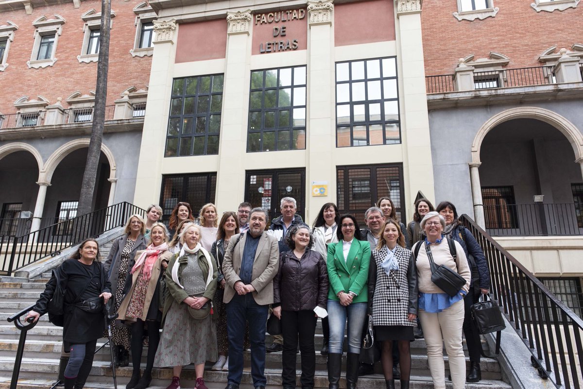 CeciliaAzorin's tweet photo. Our fantastic research team looking at all-age pedagogy in #Spain ⁦@MichelleSJones1⁩ ⁦@AlmaHarris1⁩ ⁦@UMU⁩ ⁦@EducacionUm⁩ ⁦@a1exsouthern⁩ ⁦@Cathryn_Knight⁩ ⁦@iborra_g⁩ ⁦@PGCEswanseauni⁩ ⁦@ingileif⁩ ⁦@internacionalUM⁩ https://t.co/D3Kg53HSPC