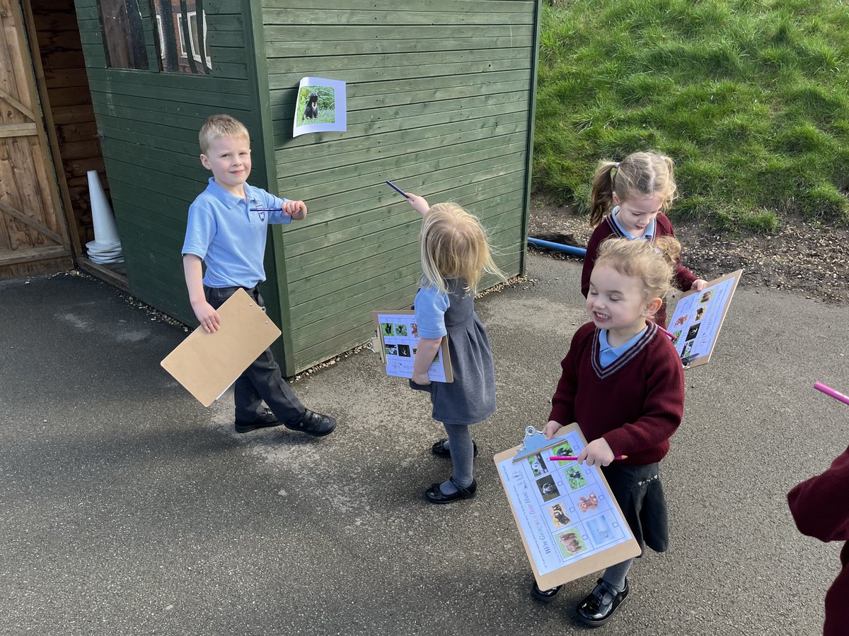 SGSReception's tweet image. #SGSReception have been on a bear hunt!🐻@MichaelRosenYes #SGSPrep
