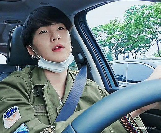 Finiteinseven's tweet photo. yoongi driving             Yoongi driving
                                      us crazy https://t.co/tJlYBUwmWt
