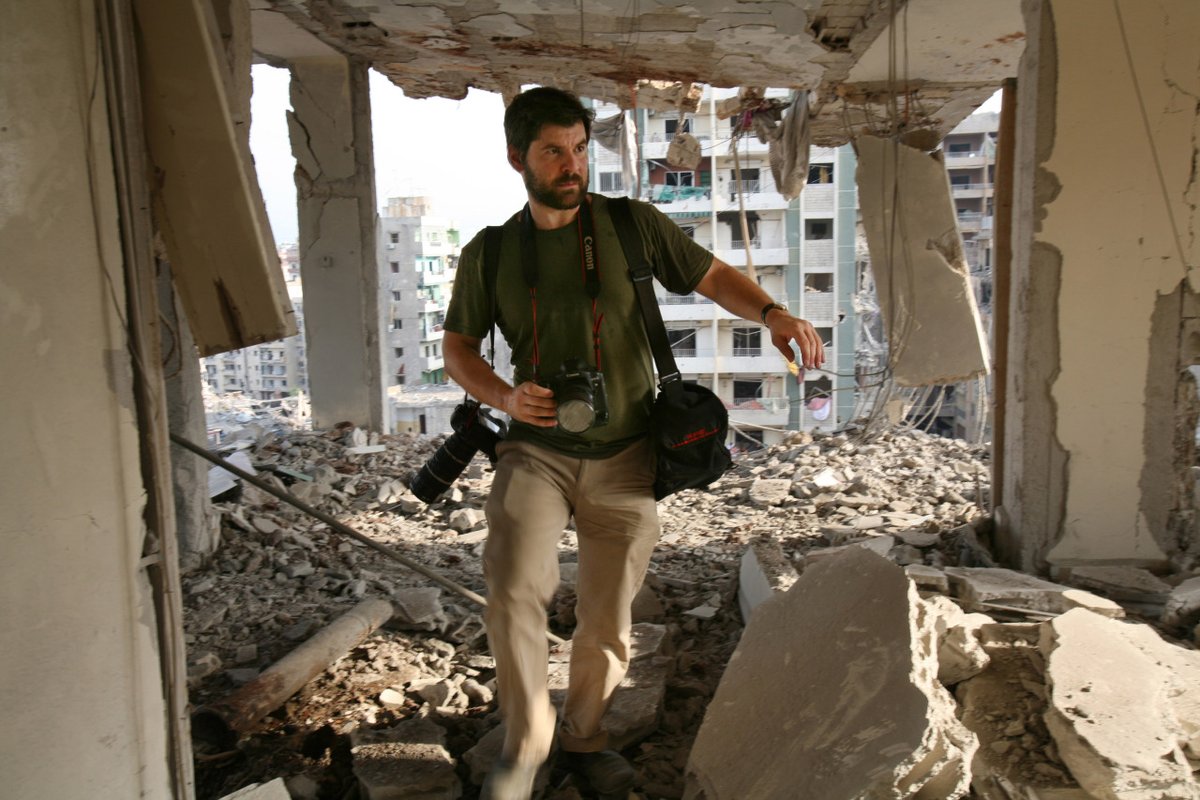 PhotogsAtWork's tweet photo. Chris Hondros (March 14, 1970 – April 20, 2011)🇺🇸 #Photojournalism #ChrisHondros #Photography https://t.co/ABL45YQFYu