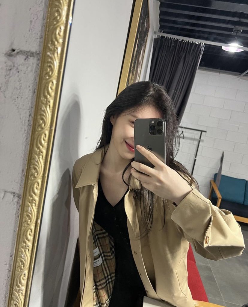 chaerpics's tweet photo. instagram update https://t.co/9BilICX4rL